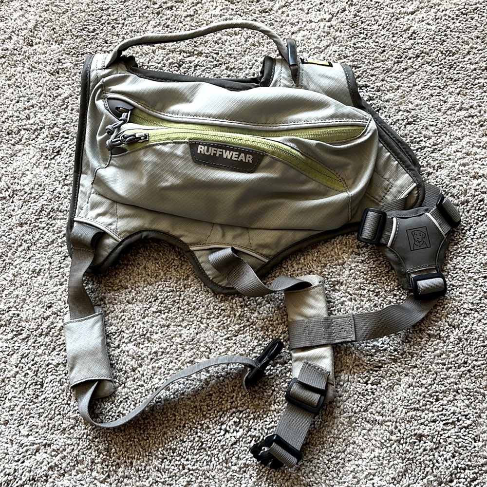 Ruffwear dog pack size small.